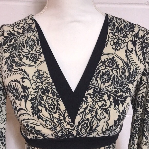 Moa Moa Pointed Sleeve Top Med. - Picture 2 of 7